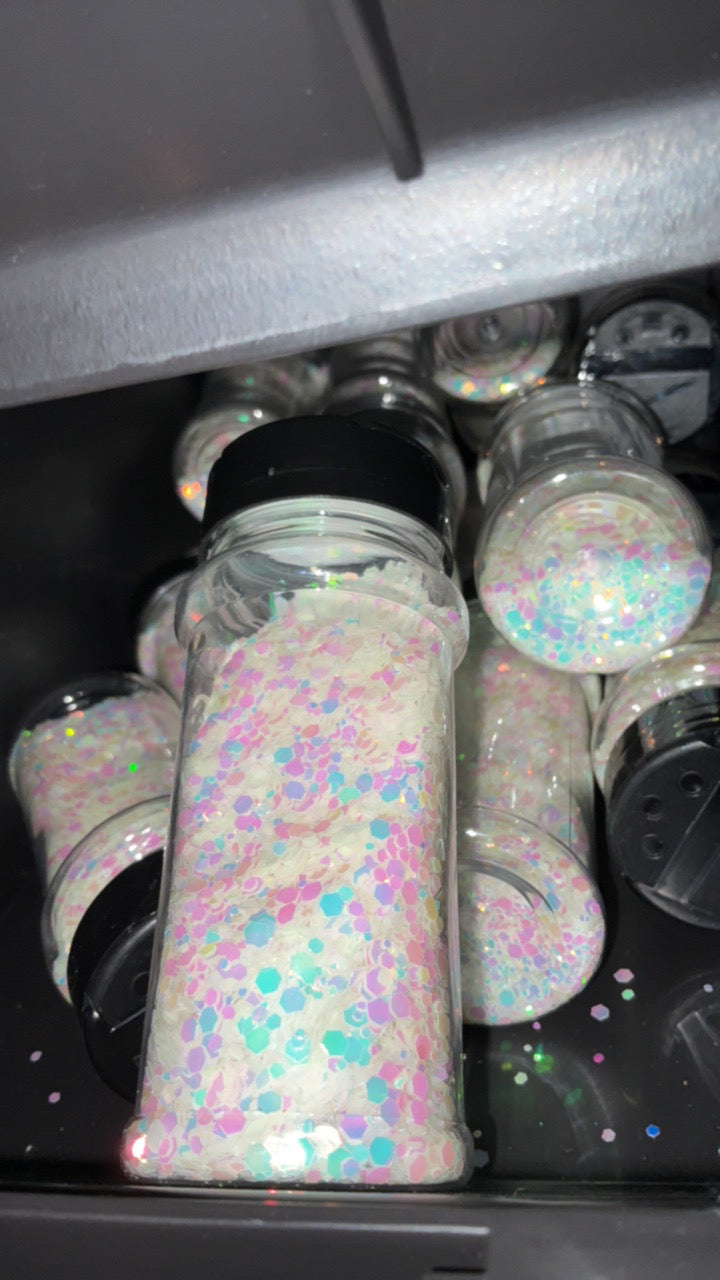 Glow glitter (glows blue)